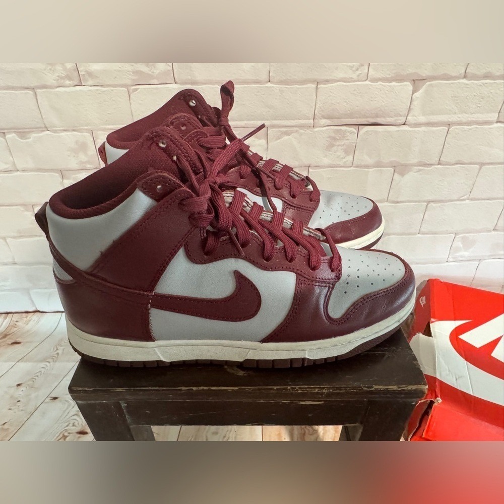 Nike Dunk Hi Retro in‎ Dark Beetroot Womens size 7 Men's 8.5